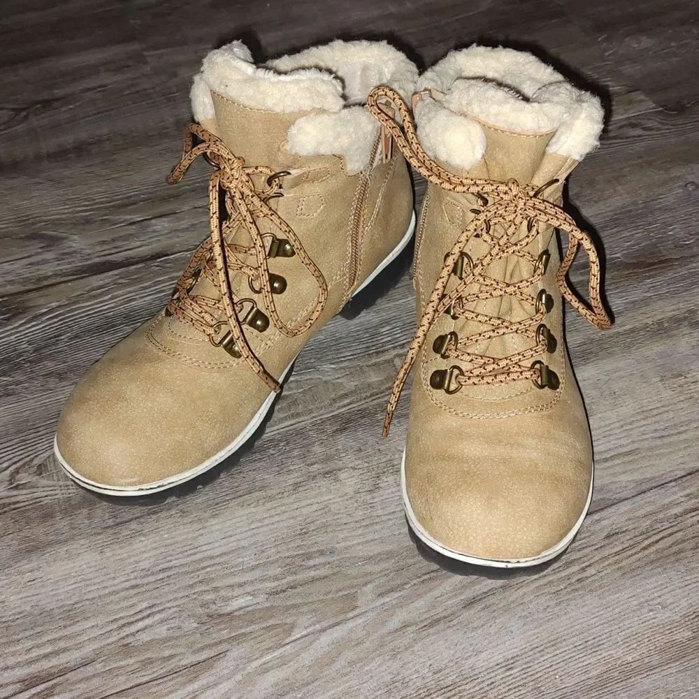 Jsport bluestone tan ankle boots faux fur lining Sz 7 EUC
